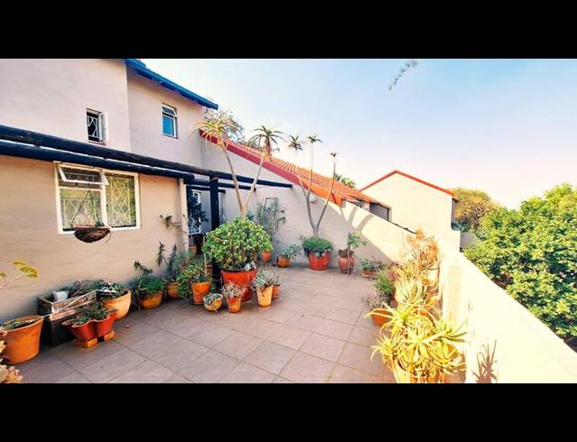 3 BEDROOM TOWNHOUSE FOR SALE IN LYNNWOOD RIDGE